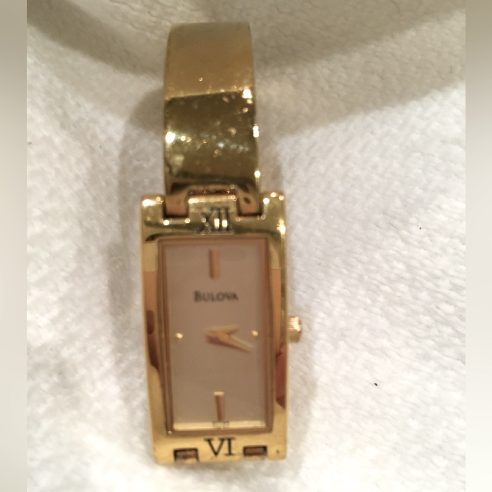 Unique Vintage Bulova Quartz Watch - Ladies Tank